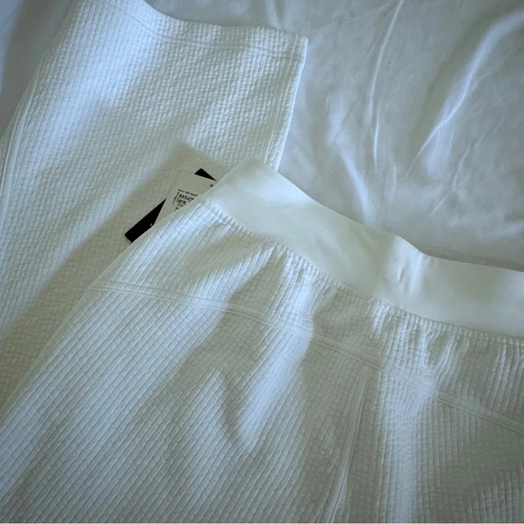 🆕🤍 Lululemon Asia Fit Textured High Rise Flare Track Pant - White - Picture 8 of 16